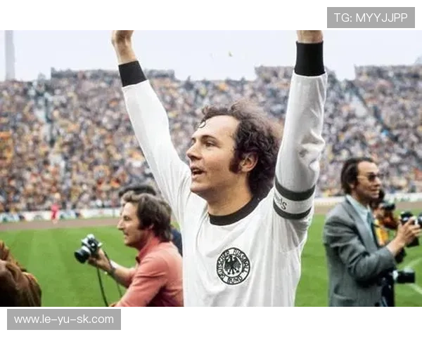 贝肯鲍尔战术革新：重新定义足球场上的关键角色